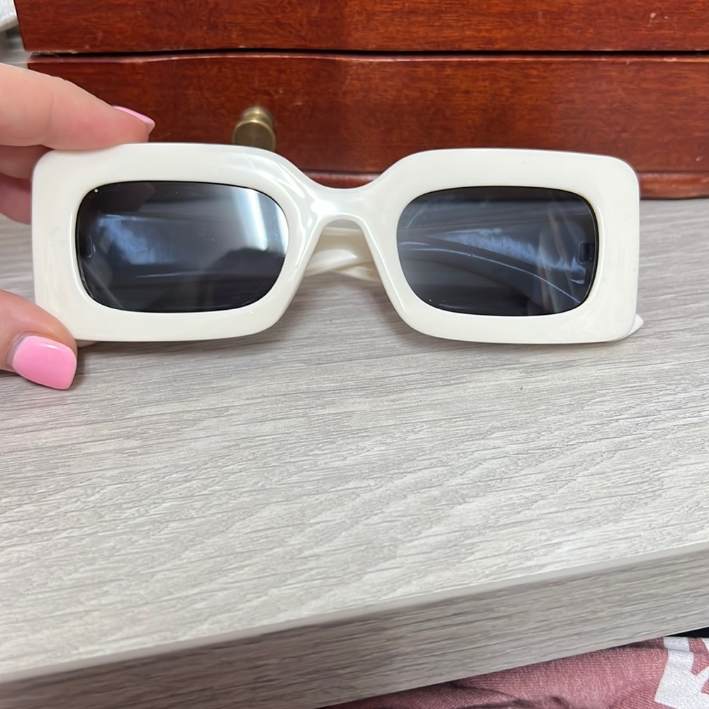Off white retro sunglasses